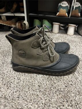 Sorel women's Olive and Black Lace-Up Waterproof Boots